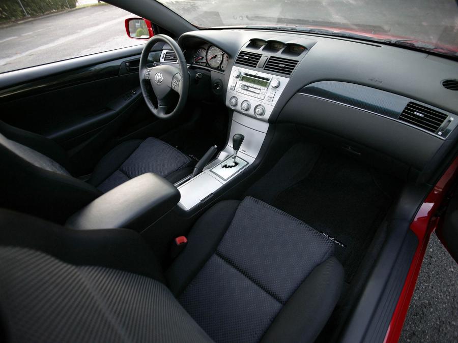 Интерьер Toyota Camry Solara Convertible 2004 года  (фото 6 из 27)